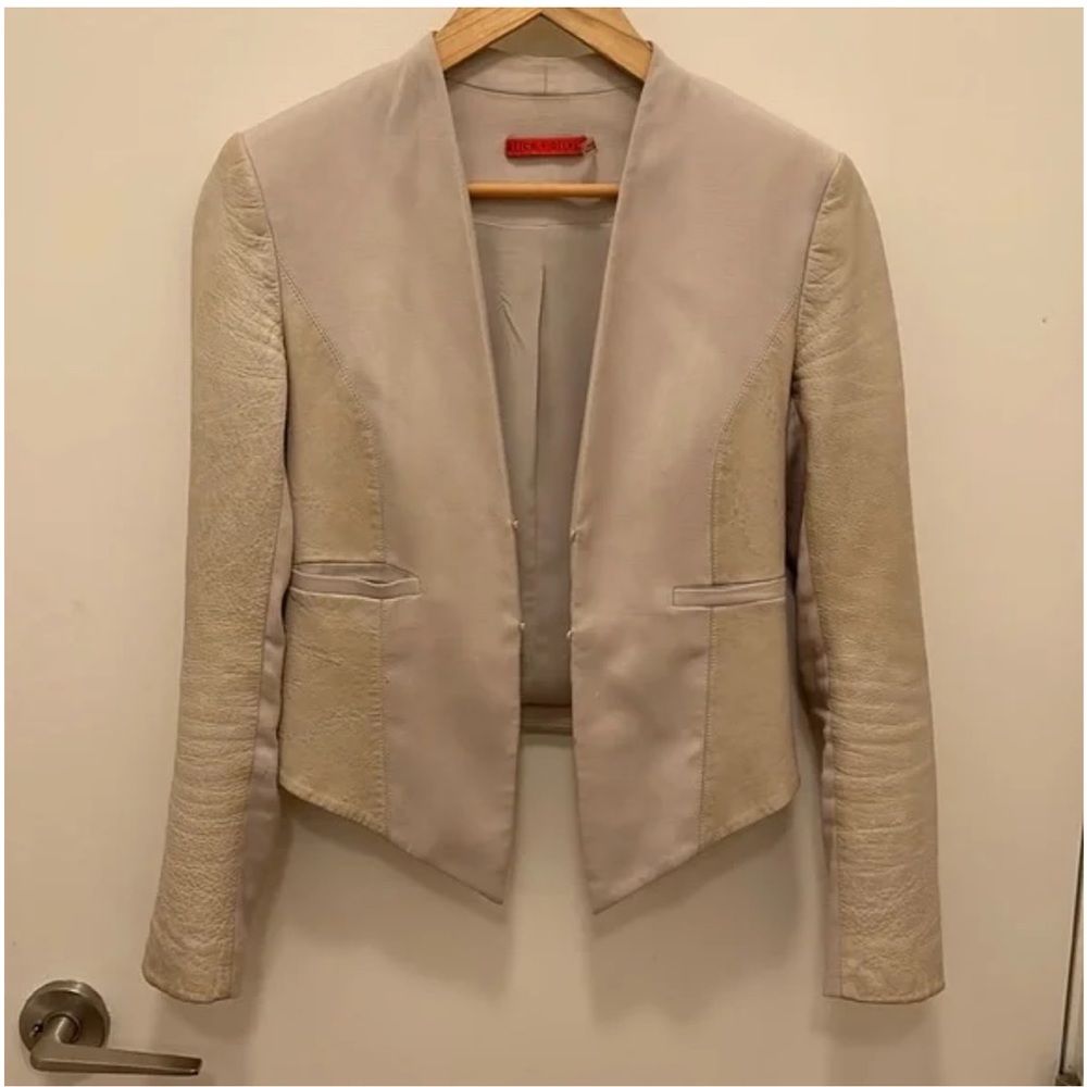 Alice Olivia beige blazer